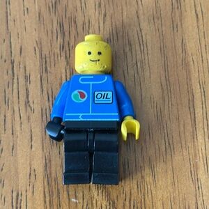 Lego mini figurine Octan racing pit crew. From oct062.